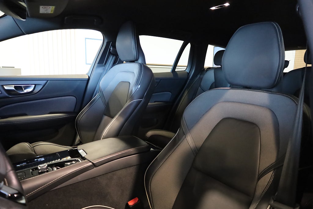 Volvo V60 Recharge T8 AWD 392hk R-Design Aut Kamera Leasbar