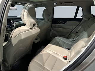 Volvo V60 D3 Aut Inscription Pano VoC Skinn Dvärm Kamera S/V-hjul – bild 13