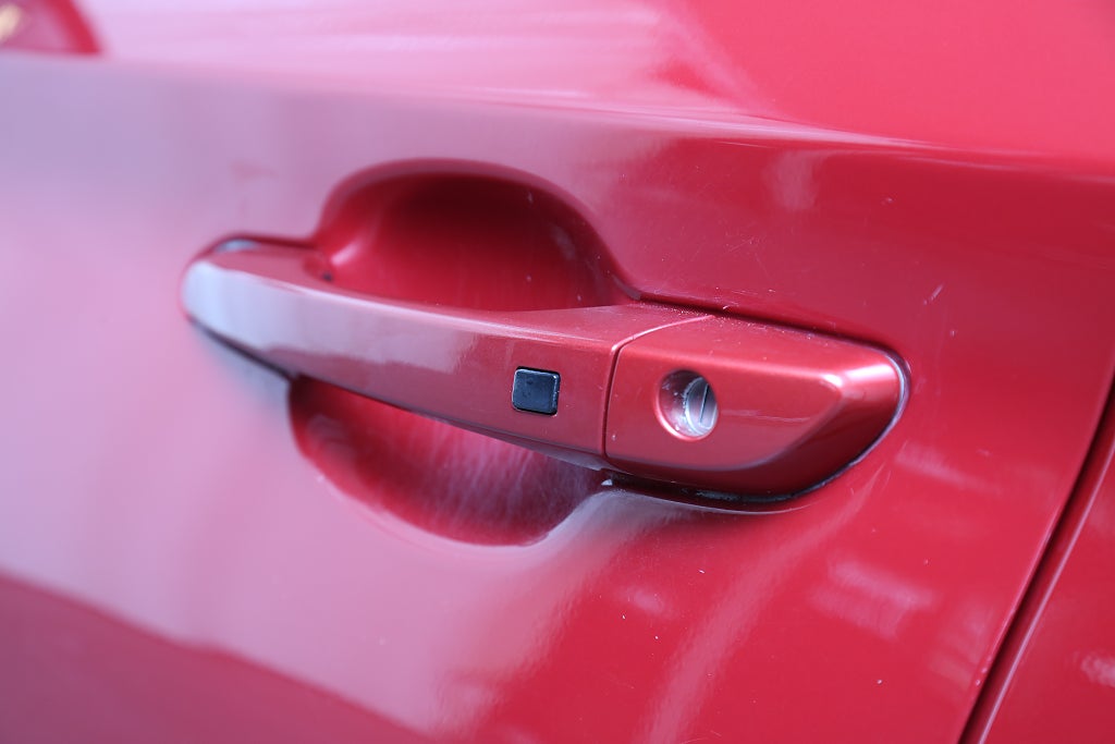 Hyundai Kona 64 kWh Essential 204hk Två-tons Lack Drag Nybilsgaranti 2022
