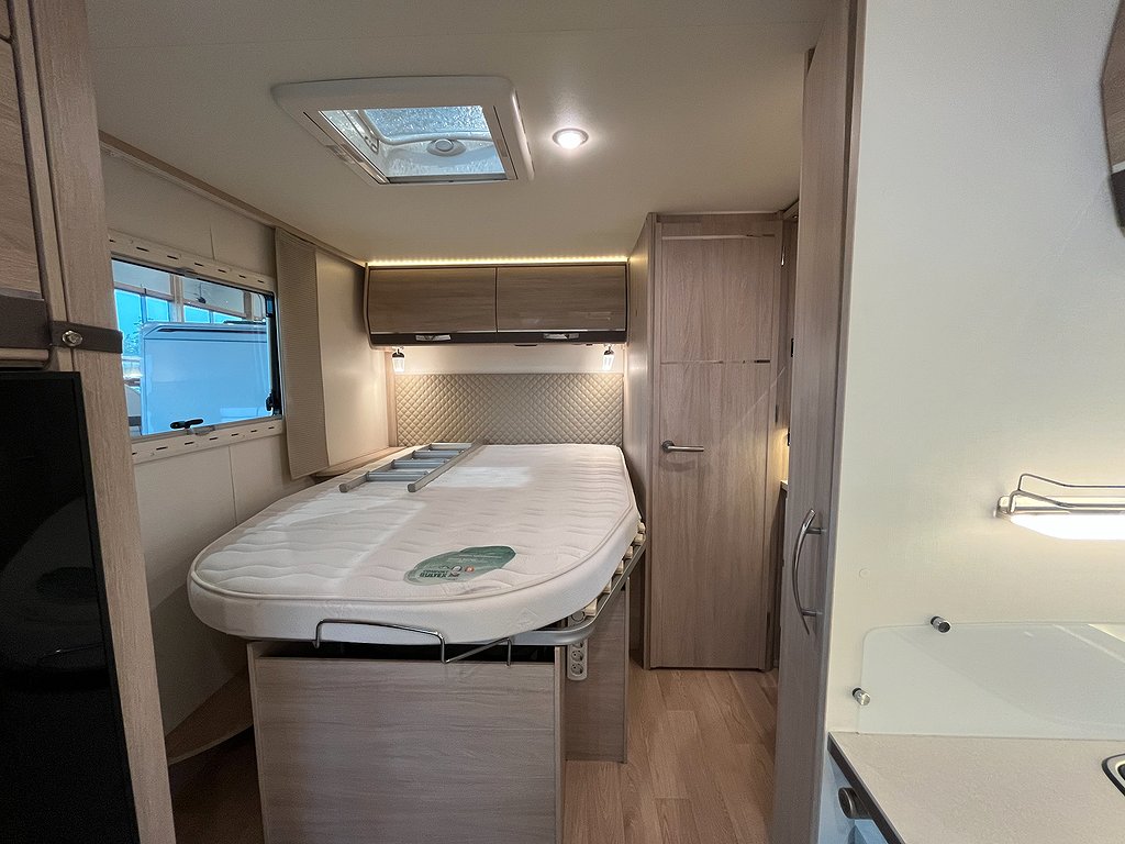 Rapido 850 F / B-körkort / Taksäng / Solcell / 5 bältad - Rapido