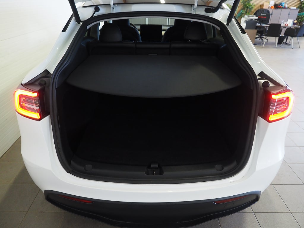 Tesla Model Y Performance 534hk AWD | Dragkrok | Panorama | Moms |