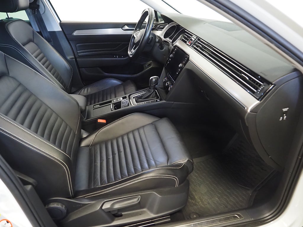 Volkswagen Passat Alltrack 2.0 TDI 4Motion Executive D-Värm Skinn Drag Navi IQ