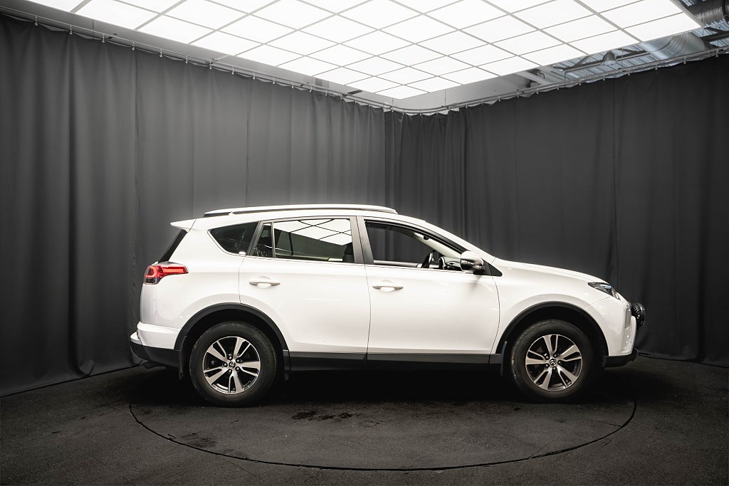 Toyota RAV4 Dual VVT-i AWD Active DRAG KAMERA M&K-VÄRMARE 152hk