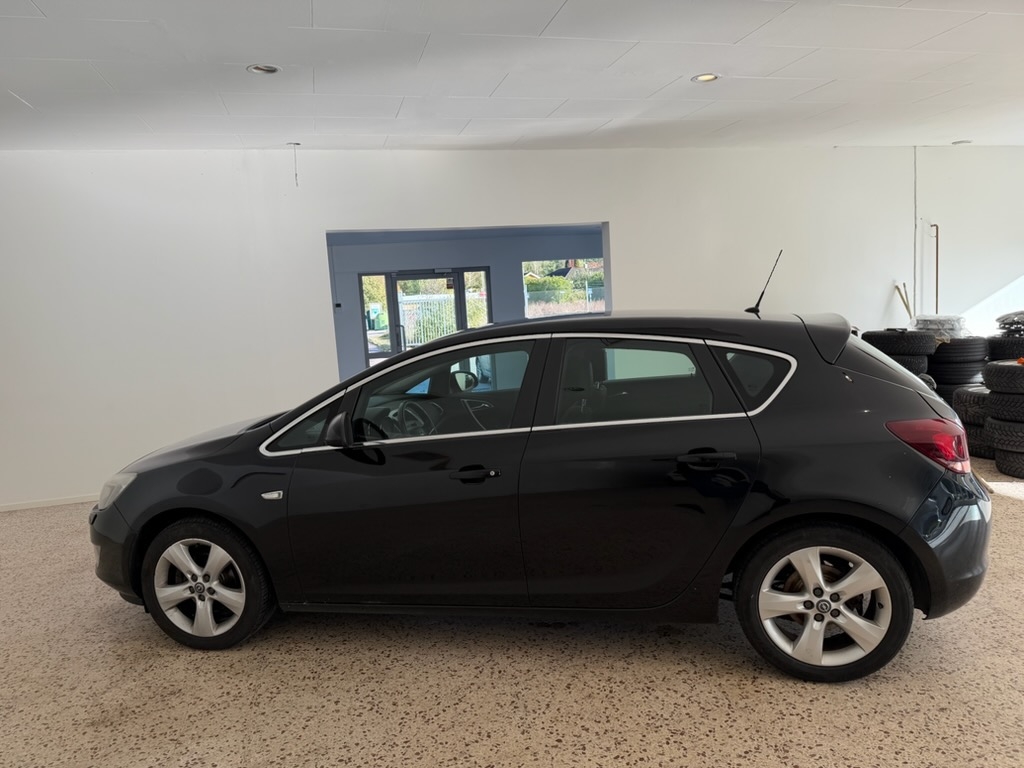 Opel Astra 1.4 Turbo Enjoy 2011, bild 5/10