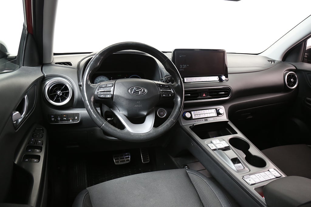 Hyundai Kona 64 kWh Essential 204hk Två-tons Lack Drag Nybilsgaranti 2022