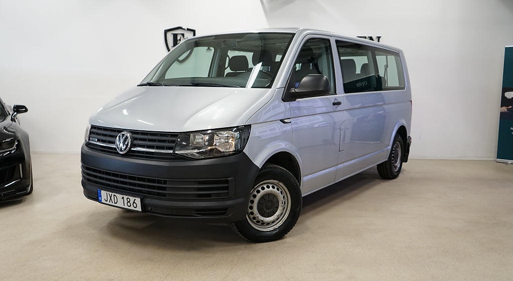 Volkswagen Caravelle T32 2.0 TDI 4MOTION / 9-Sits / Drag / Värmare