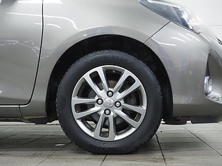 Halvkombi Toyota Yaris 6 av 19