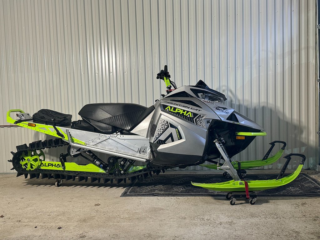 Arctic Cat M Alpha 8000 