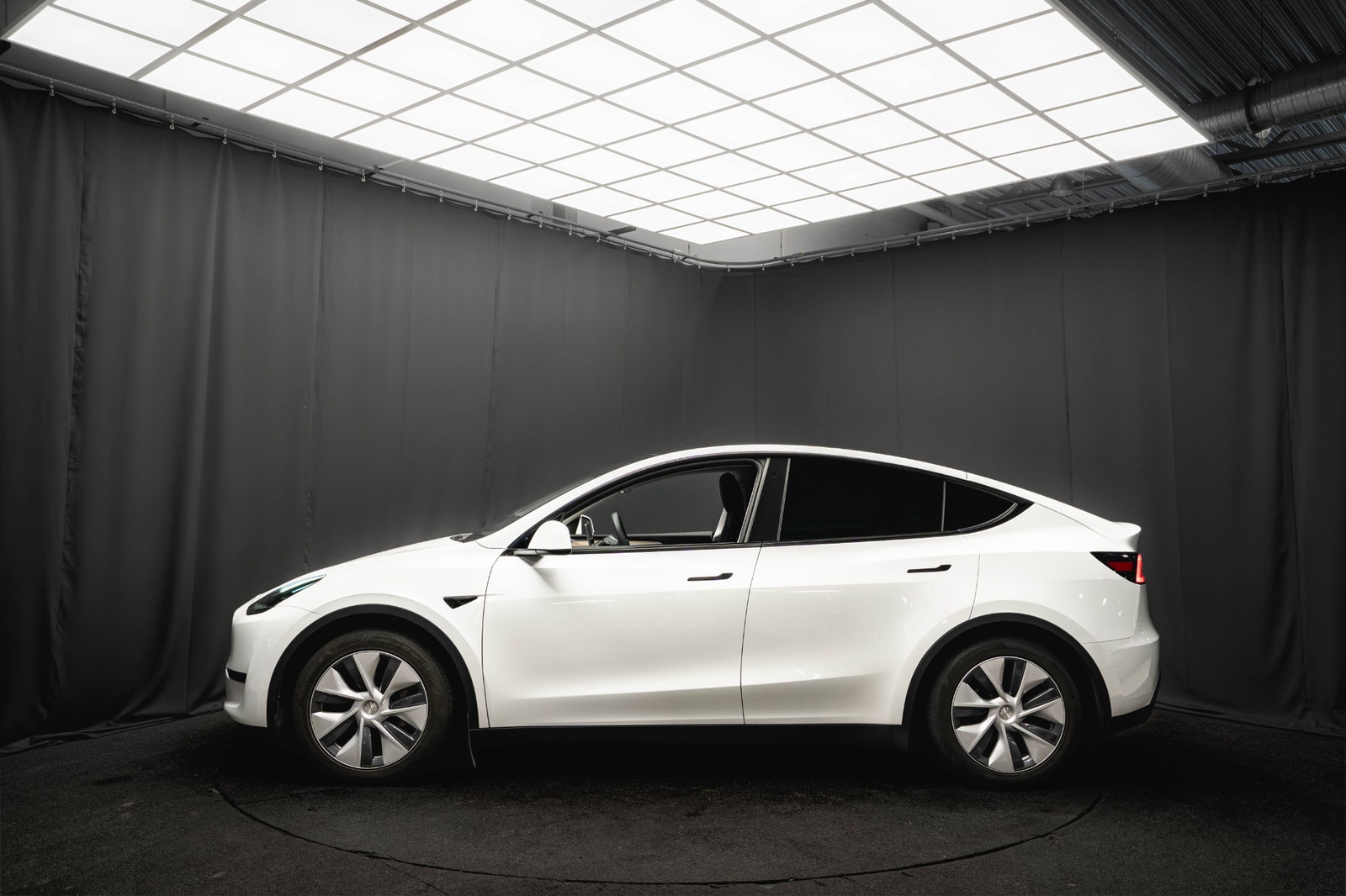 Tesla Model Y Standard Range RWD DRAG PANO LÄDER 1-ÄGARE MOMS 2023 - miniatyr 9