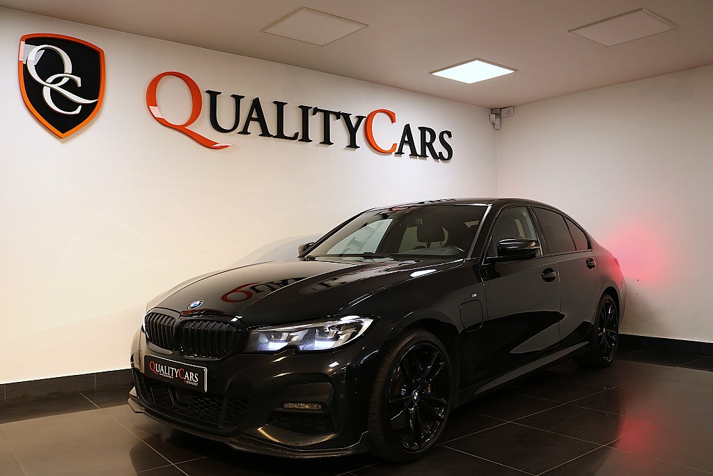 BMW 330e Sedan M Sport/ Harman Kardon / Sv-såld / Cockpit