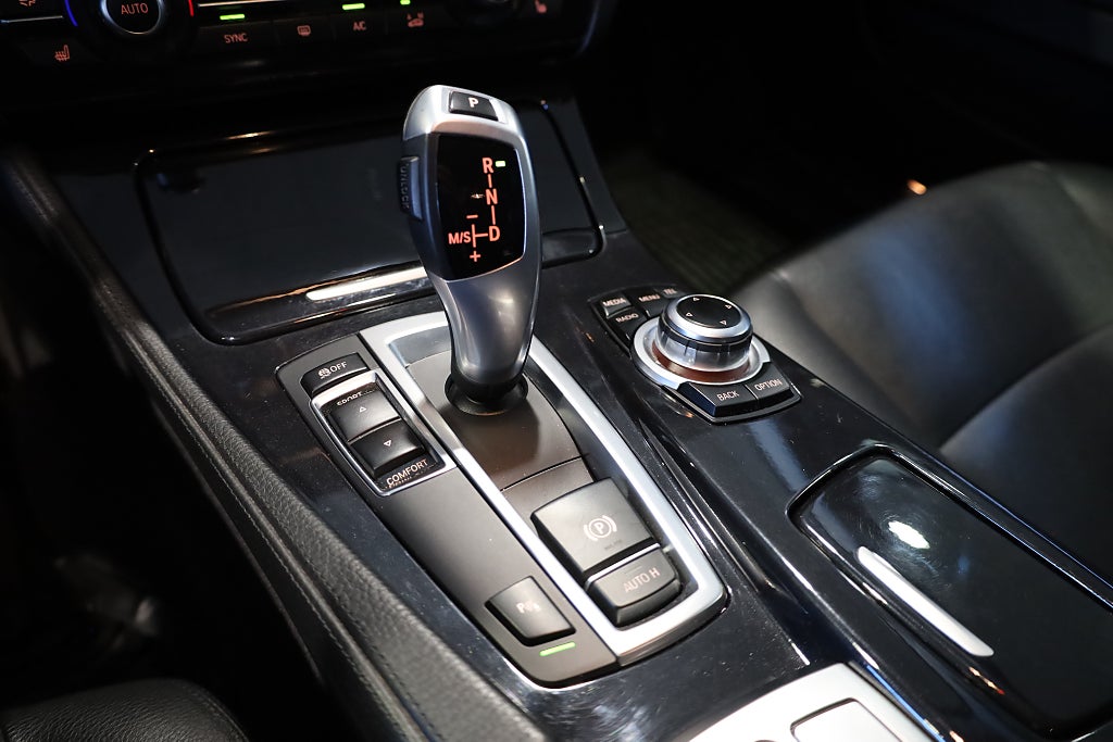 BMW 520d Touring AUT Drag Läder PDC Connected Blåtand Rattvärme