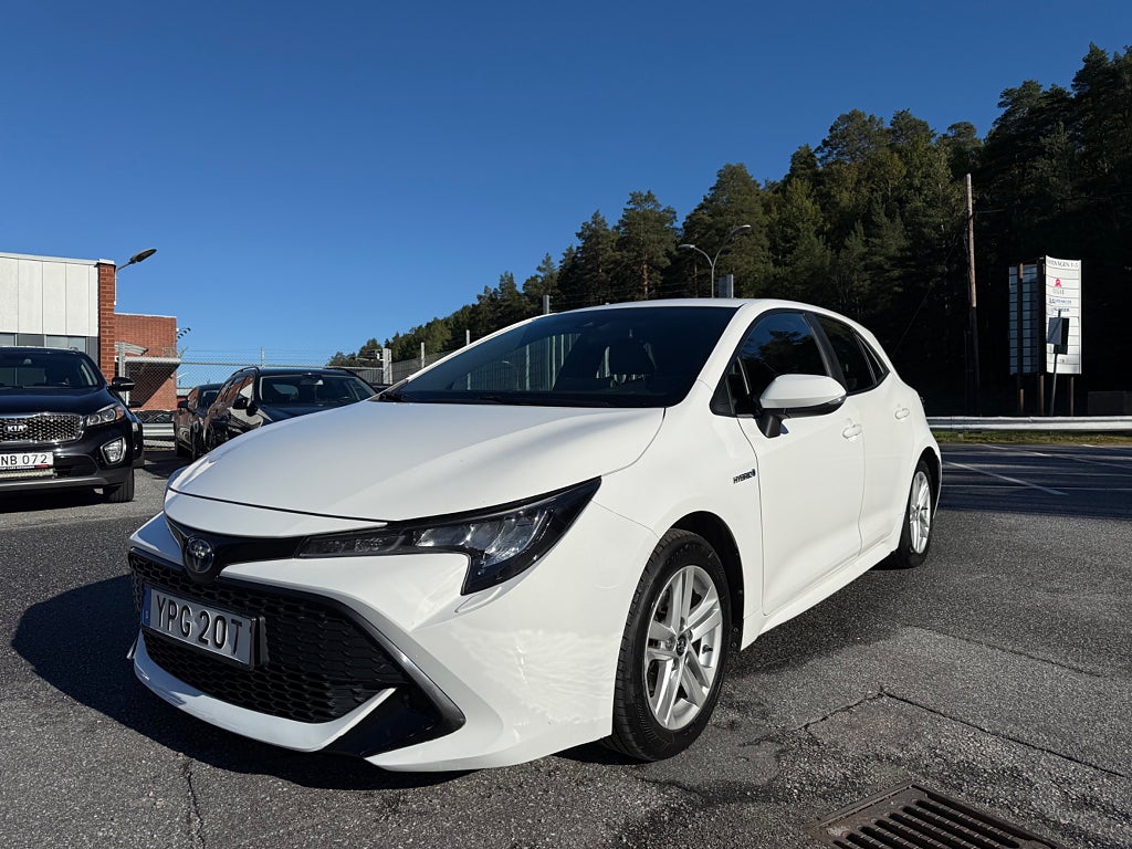 Toyota Corolla Hybrid e-CVT 122hk Kamera Nyservad Välvårdad