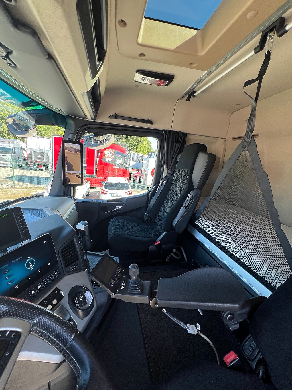 Mercedes-Benz Arocs 3251 Tridem Lastväxlare, Fullt Plogutrustad