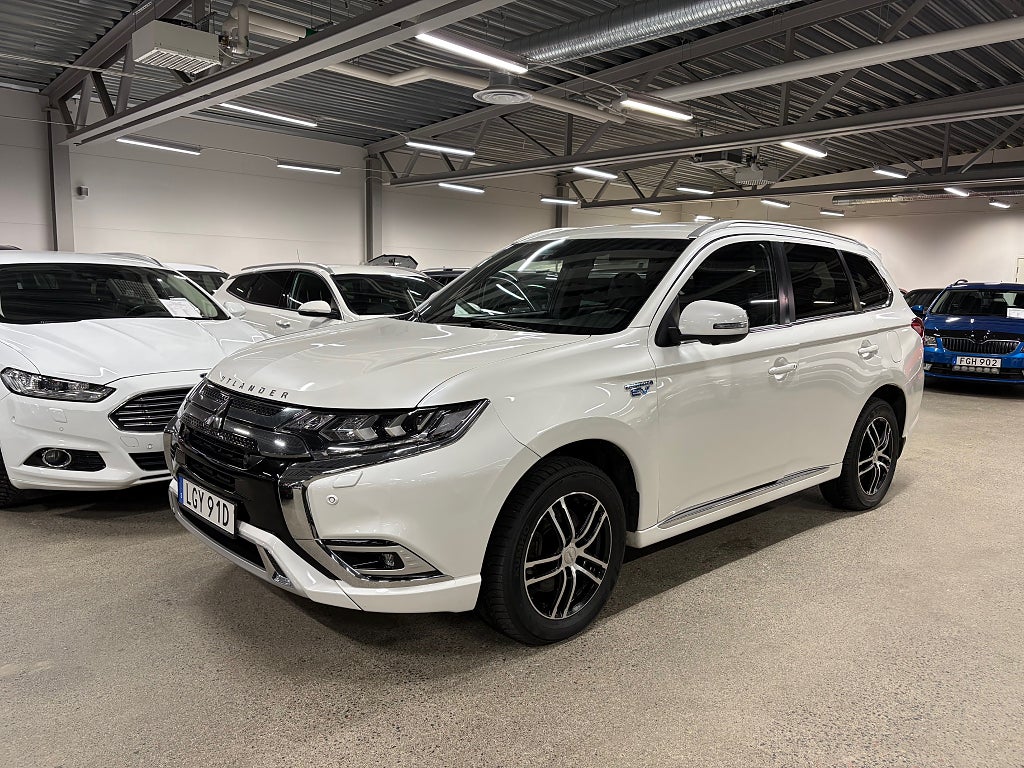 Mitsubishi Outlander PHEV CVT Business X 360 Kam Drag