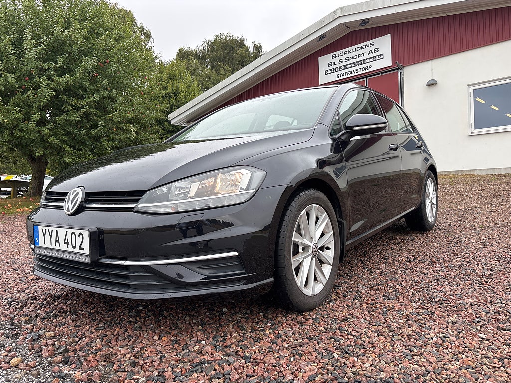 Volkswagen Golf 5-dörrar 1.0 TSI Base Euro 6 / Panoramatak