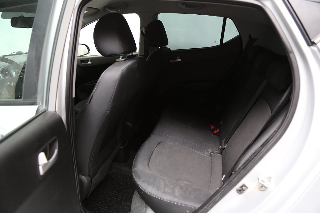 Hyundai i10 1,0 67hk Premium Automat Klima P-sensor Bluetooth 2017