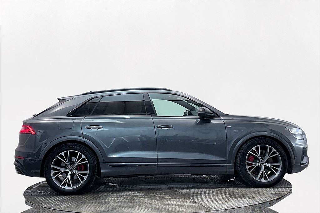 Audi Q8 60 TFSI e Quattro S Line Black Apperance+ Drag 462hk