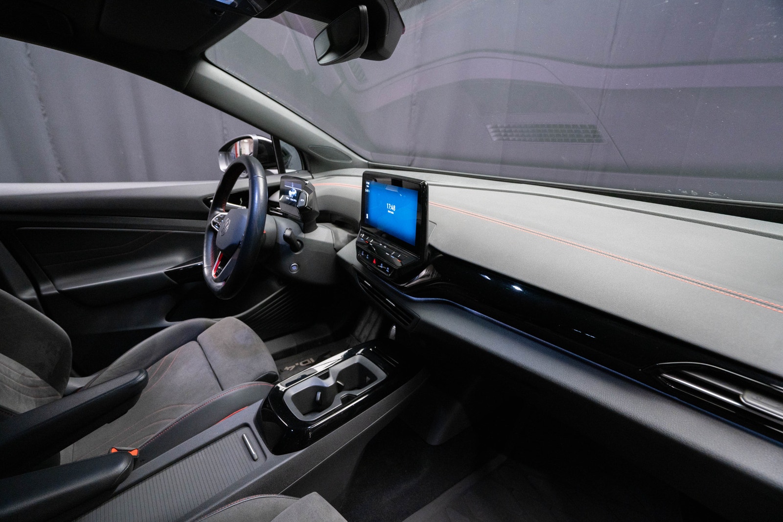 Volkswagen ID.4 GTX 4M TOP SPORT+ DRAG 360 EL-BAKLUCKA ELSTOL 94.8%SoH MOMS 2024 - miniatyr 13