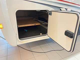 Husbil-halvintegrerad Kabe TM X 780 LXL 8 av 26