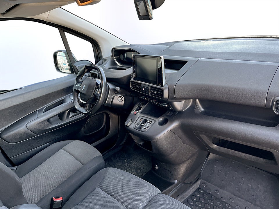 Bild på Peugeot e-Partner L2 PRO+ 50kWh CARPLAY NAVI FARTHÅLLARE