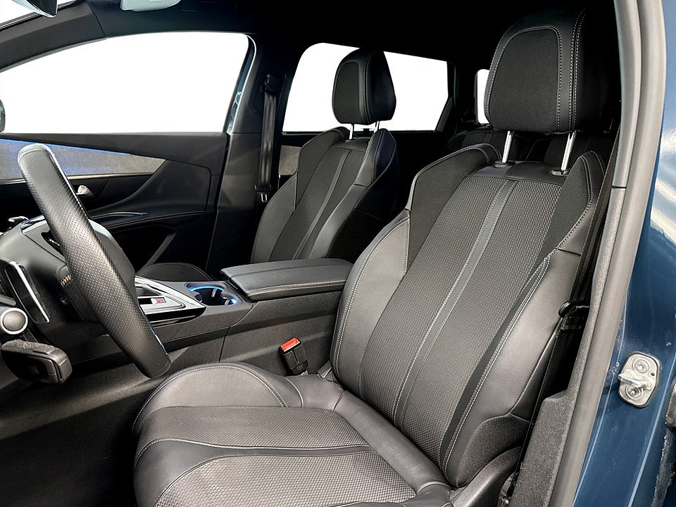 Bild på Peugeot 5008 GT 1.2 PT 130hk Aut 7-SITS B-KAMERA CARPLAY