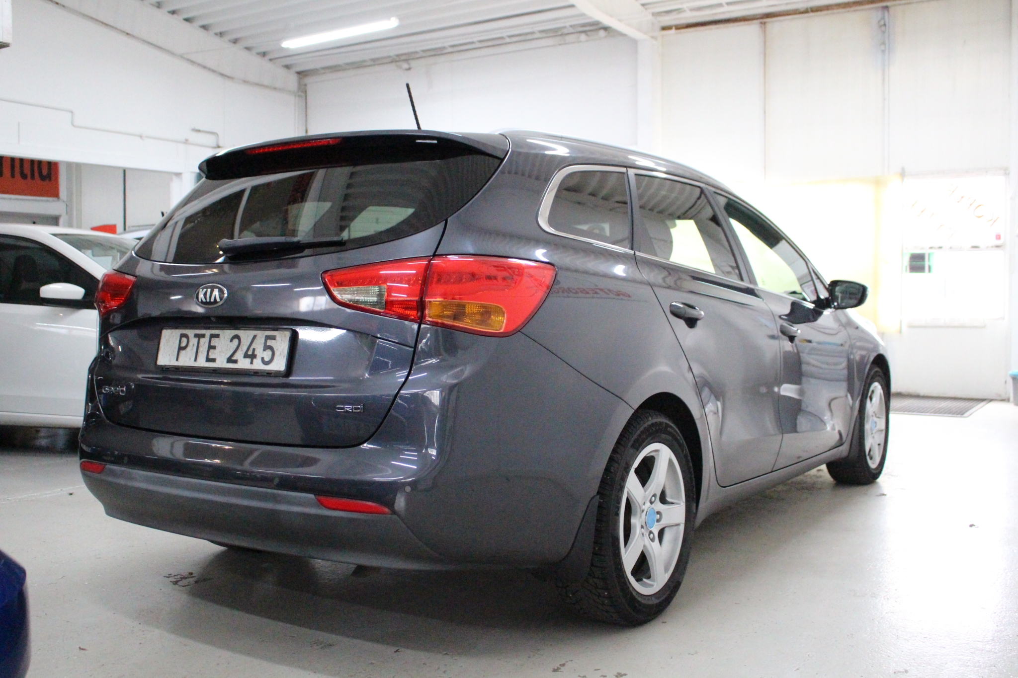 Kia Ceed cee'd_sw 1.6 CRDi AUTOMAT 2014, bild 5/40
