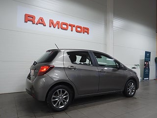 Halvkombi Toyota Yaris 4 av 19