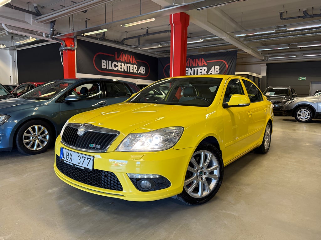 Skoda Octavia RS RS 2.0 TSI M-värmare Halvskinn 200HK Låg årsskatt SoV