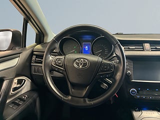 Toyota Avensis Kombi 1.8 Active Dragkrok Backkamera Mvärmare S&V-däck