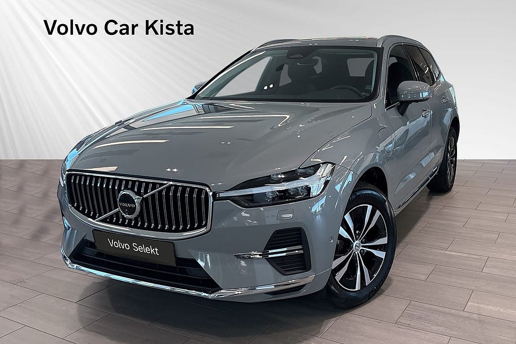 Volvo XC60 Recharge T6 II Core Edition Drag Pano 360Kam
