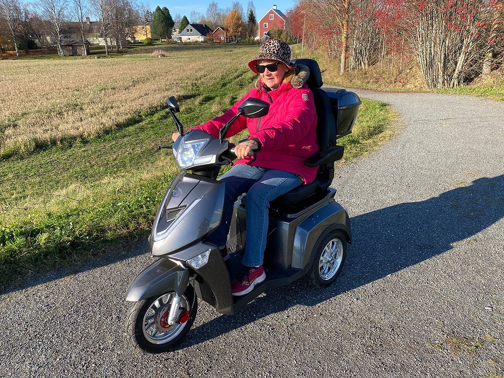 Fritidsskoter en promenadscooter från Norrlands Fritid