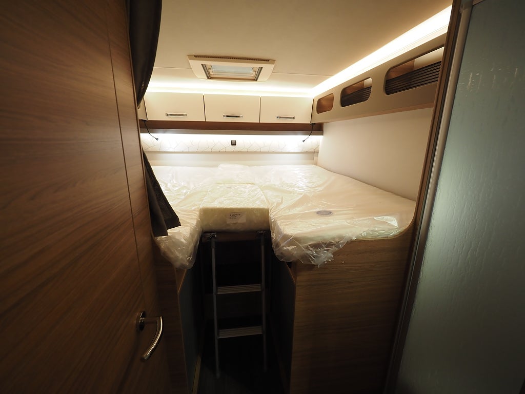 Weinsberg CaraSuite 700 MEG Aut I Markis I Taksäng