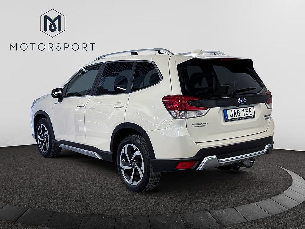 Subaru Forester e-Boxer XFuel 4WD Aut Ridge Navi Drag Kamera Adp-fart bild 5