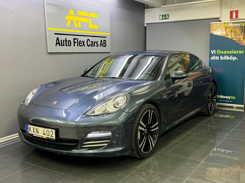 Porsche Panamera 4 PDK Sport Chrono CarPlay Sv-såld Nyservad