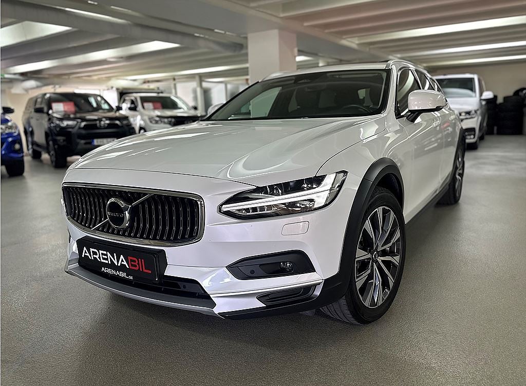 Volvo V90 Cross Country B4 AWD Pano Läder H/K Drag HUD MOMS