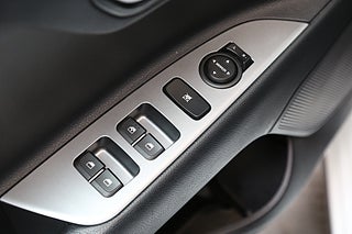 Halvkombi Kia Rio 10 av 23