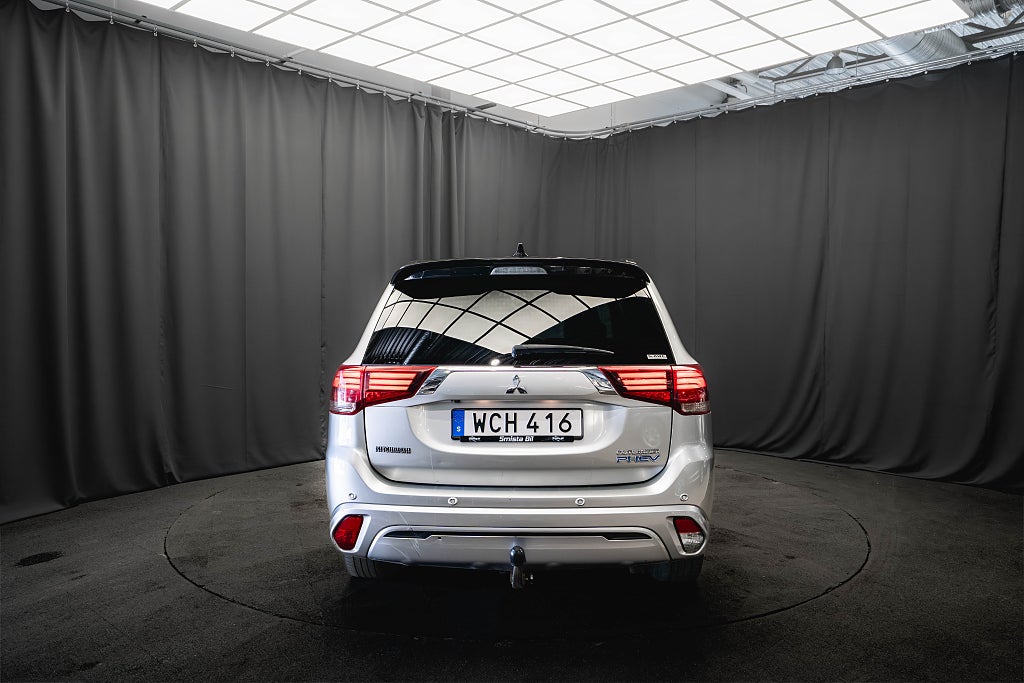 Mitsubishi Outlander PHEV Plug-in AWD S-Edition PANO DRAG LÄDER 360° ELSTOL