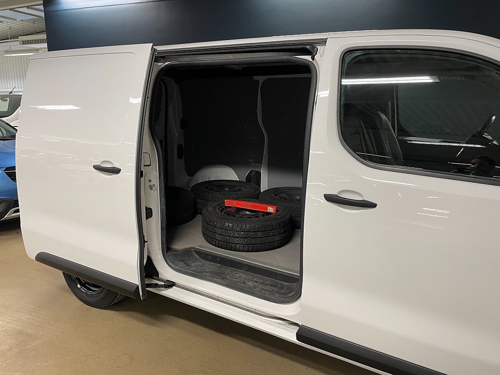 Bild på Opel Vivaro Business L2 BlueHDi 120hk - Drag & Webasto