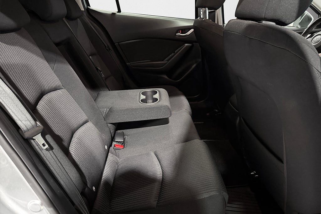 Mazda 3 Sport 2,0 SKYACTIV-G 120hk Vision Navi P-sensorer 2016