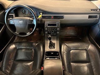 Volvo V70 2.4D Kinetic Drag/MoK-värm/SoV-Däck/Skinn