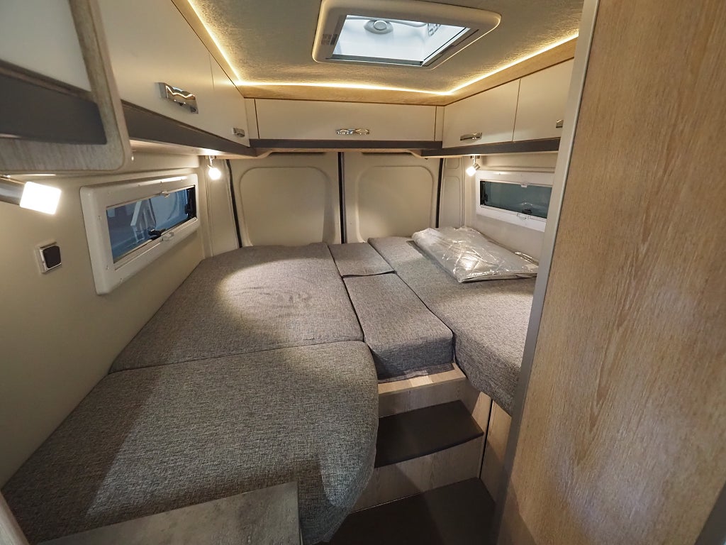 Pössl Summit 640 Långbädd Backkamera Markis Plåtis 2023