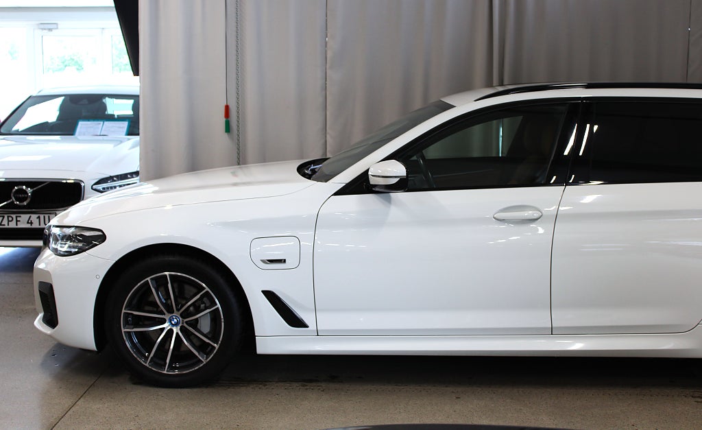 BMW 530e xDrive 292HK, M Sport, Cognac, Drag, Kamera, S&V-hjul