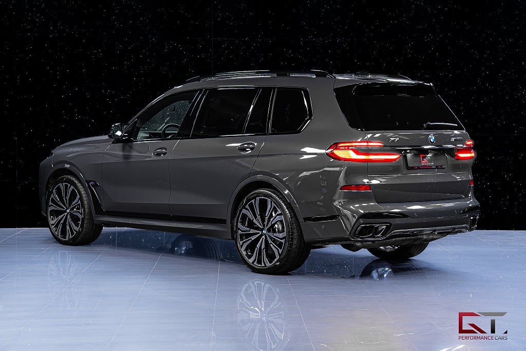 BMW X7 M60i xDrive 2026 MOMS 23" Carbon B&W Pano Sky Massage