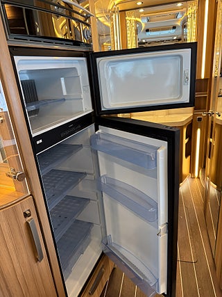 Husbil-integrerad Knaus Sun i 900 LX 177HK AUT Queensbed & exklusivt badrum! 10 av 28