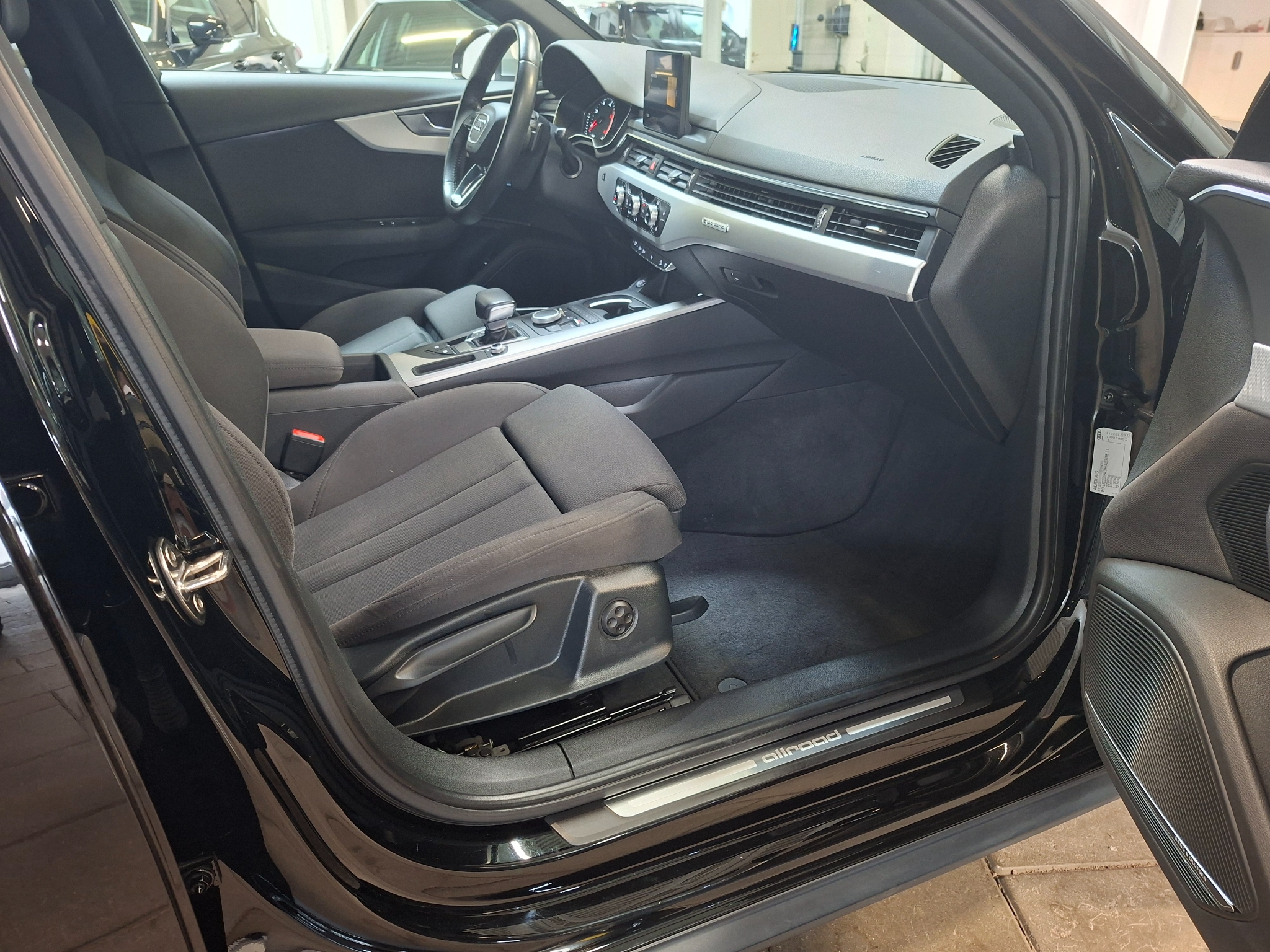 Audi A4 allroad 2017, bild 6/53