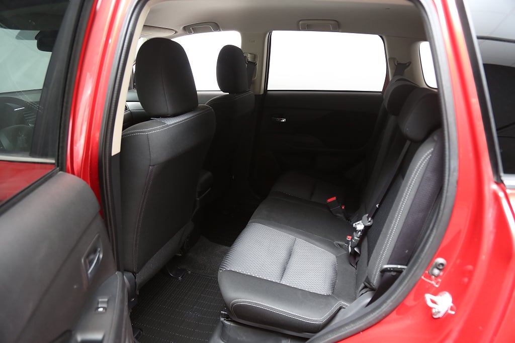 Mitsubishi Outlander 2,0 MIVEC 150hk CVT Komfort 7-Sits 2017