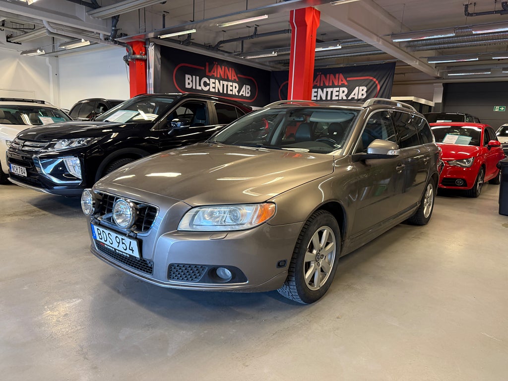 Volvo V70 2.5FT Summum Drag PDC Skinn Motorvärmare Ny servad SoV 