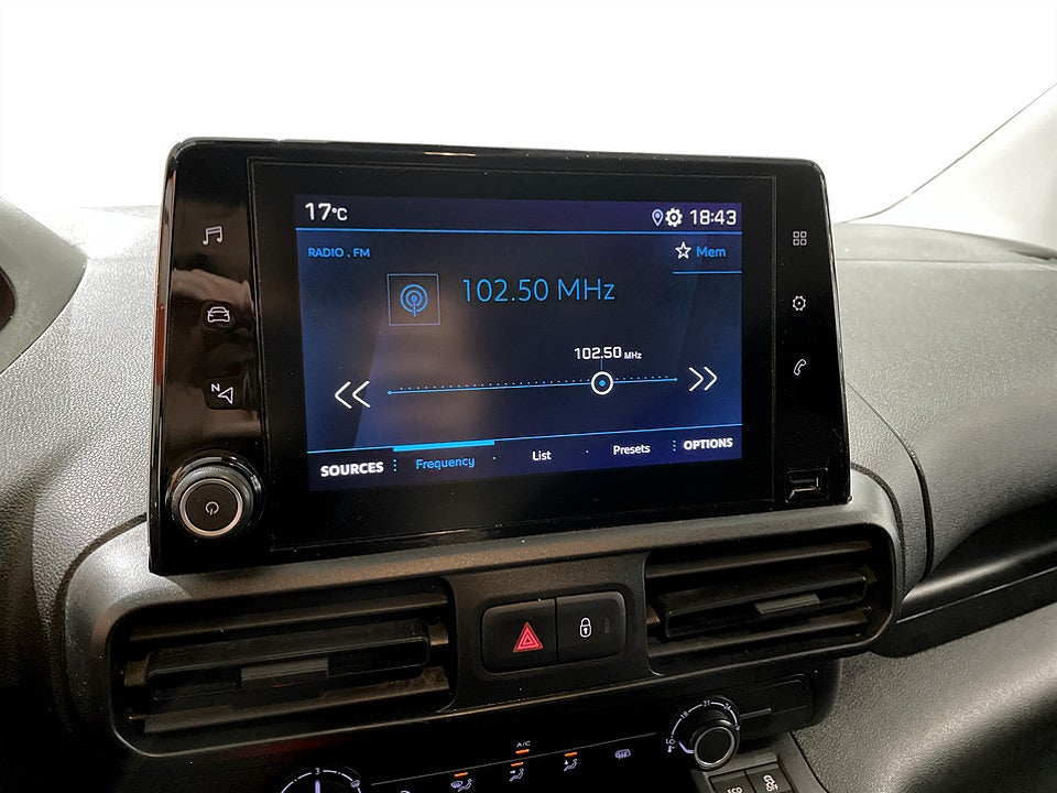 Bild på Peugeot Partner PRO 1.5 BHDi 130hk Aut L1 DRAG CARPLAY