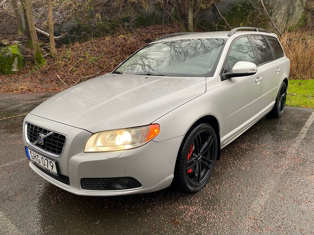 Volvo V70 2.5T 200hk Momentum Sportavgas Välvårdad! 