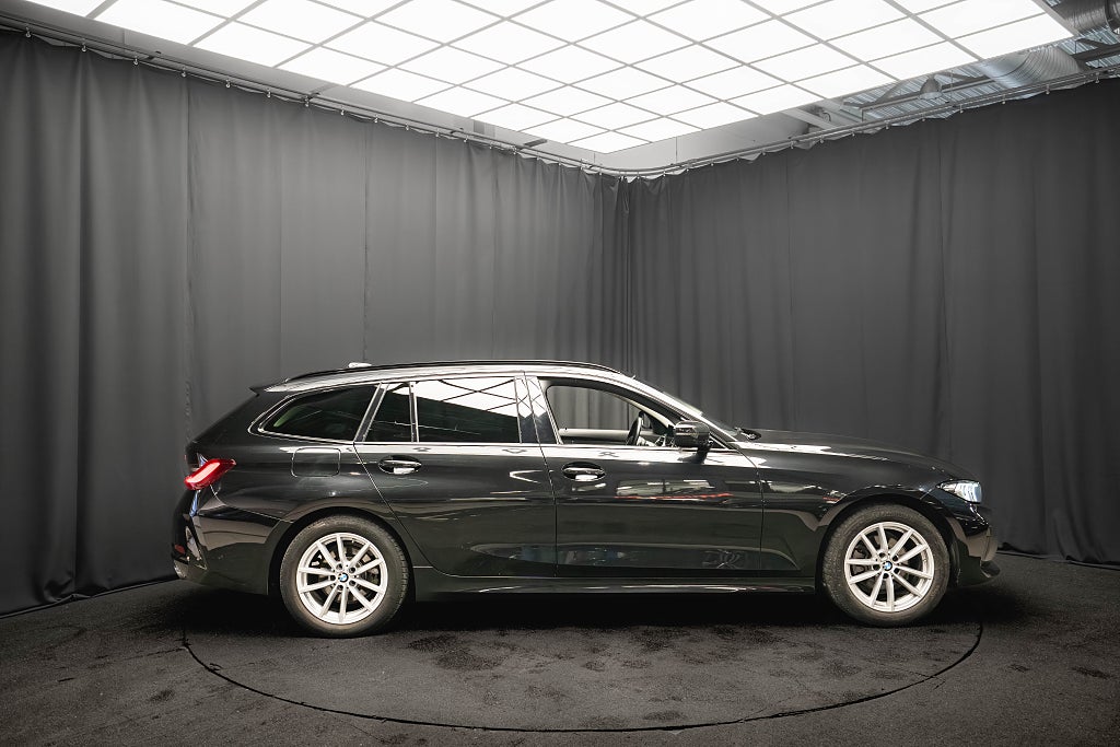 BMW 320D xDrive D-VÄRMARE DRAG KAMERA ADAPTIV-FART 1-ÄGARE MOMS